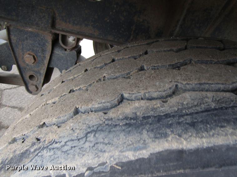 image for item DF3904 1999 Smithco side dump trailer