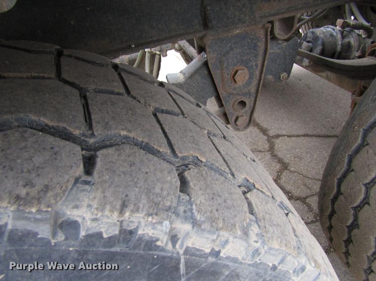 image for item DF3904 1999 Smithco side dump trailer