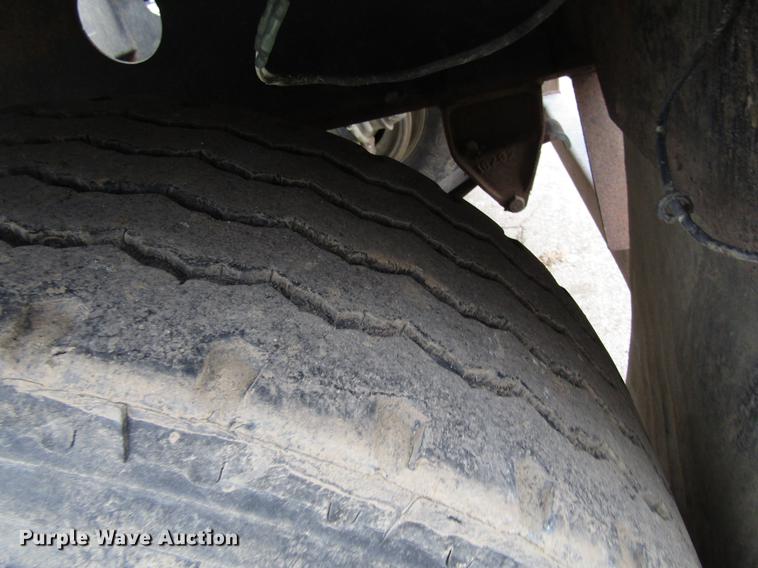 image for item DF3904 1999 Smithco side dump trailer