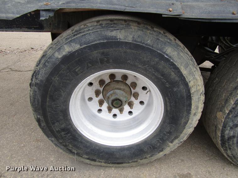 image for item DF3904 1999 Smithco side dump trailer