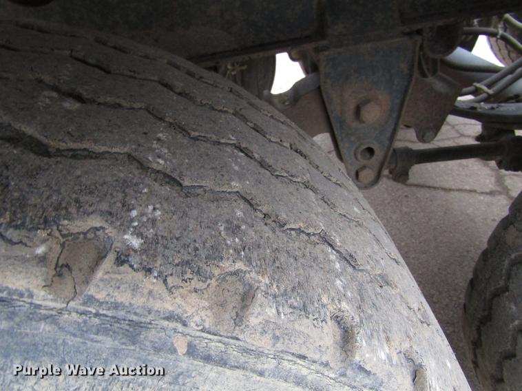 image for item DF3904 1999 Smithco side dump trailer