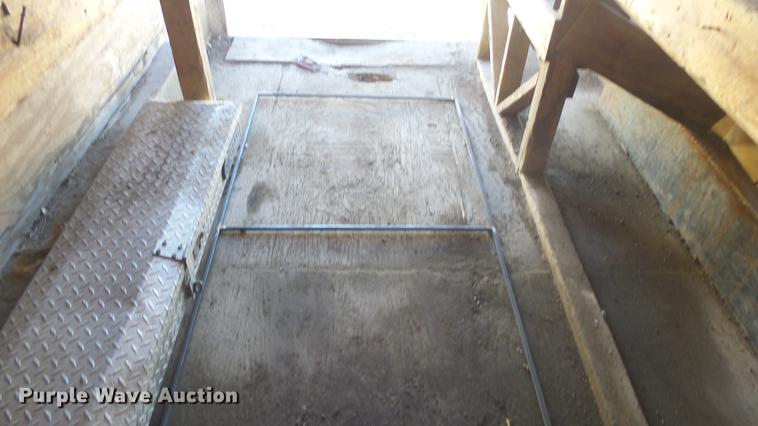 image for item DG2820 2001 Doolittle enclosed cargo trailer