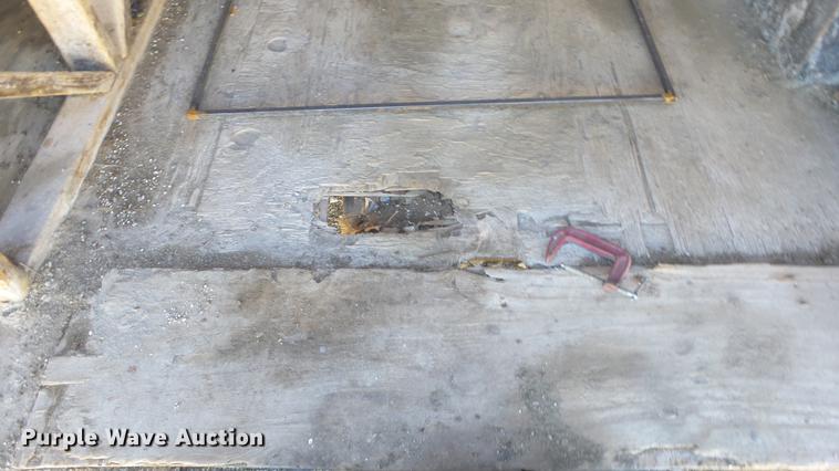 image for item DG2820 2001 Doolittle enclosed cargo trailer