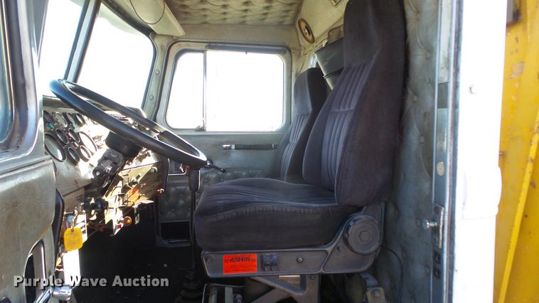 image for item DG2840 1985 Western Star 4900 crane truck