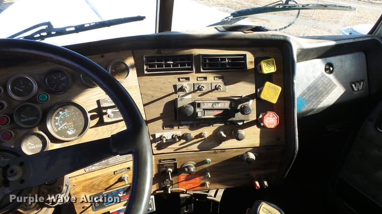 image for item DG2840 1985 Western Star 4900 crane truck