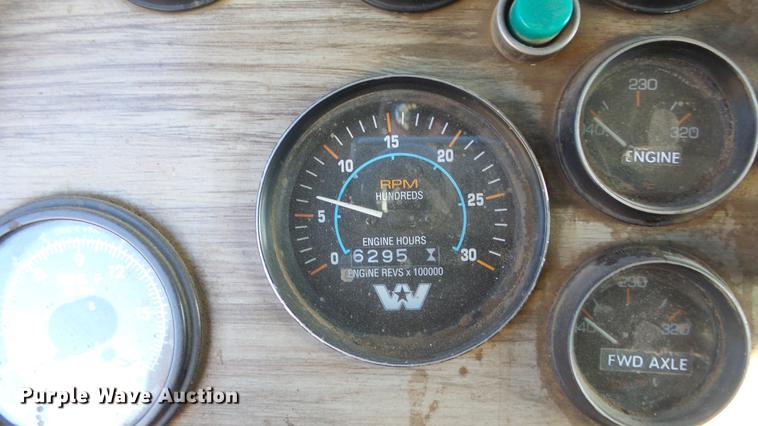 image for item DG2840 1985 Western Star 4900 crane truck