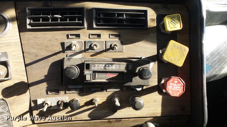 image for item DG2840 1985 Western Star 4900 crane truck