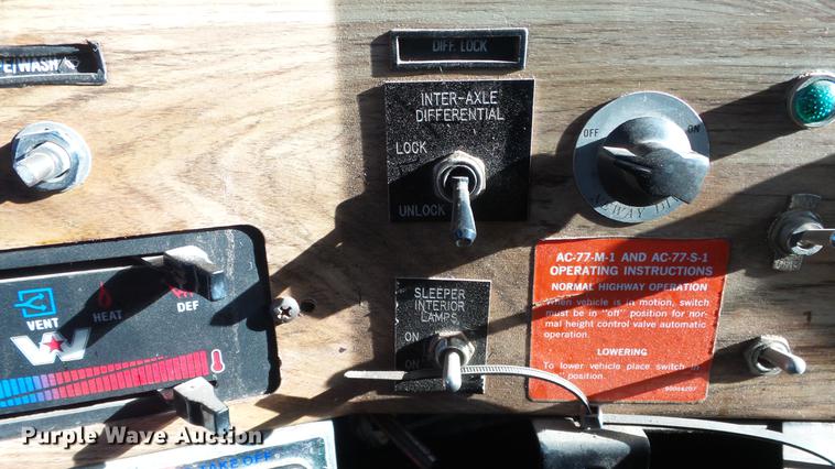 image for item DG2840 1985 Western Star 4900 crane truck