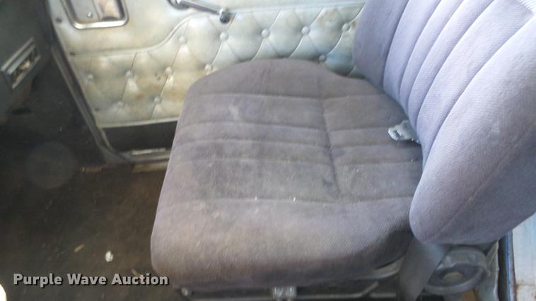 image for item DG2840 1985 Western Star 4900 crane truck