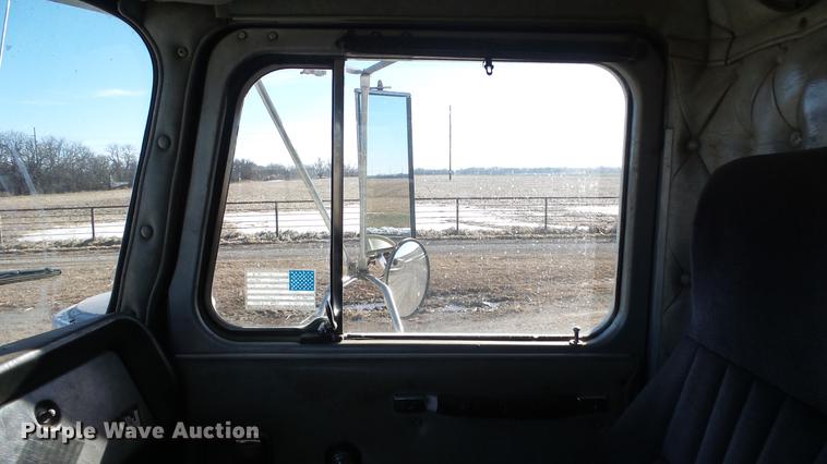 image for item DG2840 1985 Western Star 4900 crane truck