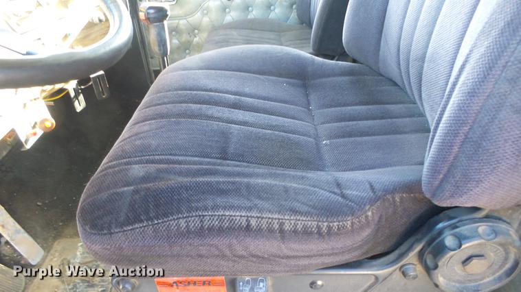 image for item DG2840 1985 Western Star 4900 crane truck