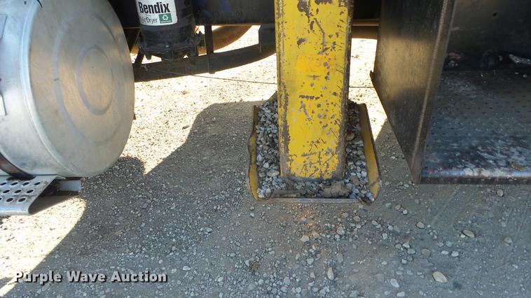 image for item DG2840 1985 Western Star 4900 crane truck