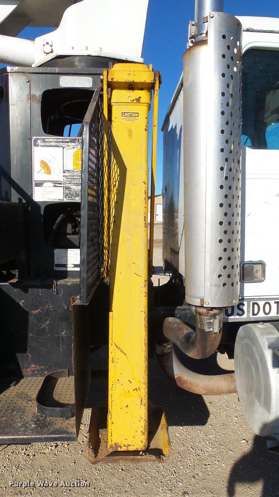 image for item DG2840 1985 Western Star 4900 crane truck