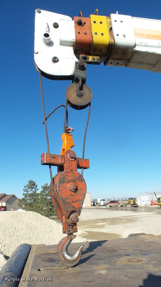 image for item DG2840 1985 Western Star 4900 crane truck