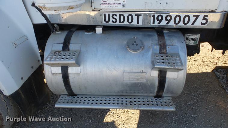 image for item DG2840 1985 Western Star 4900 crane truck