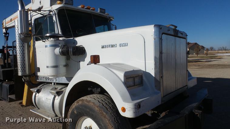 image for item DG2840 1985 Western Star 4900 crane truck