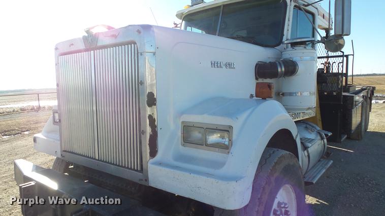 image for item DG2840 1985 Western Star 4900 crane truck