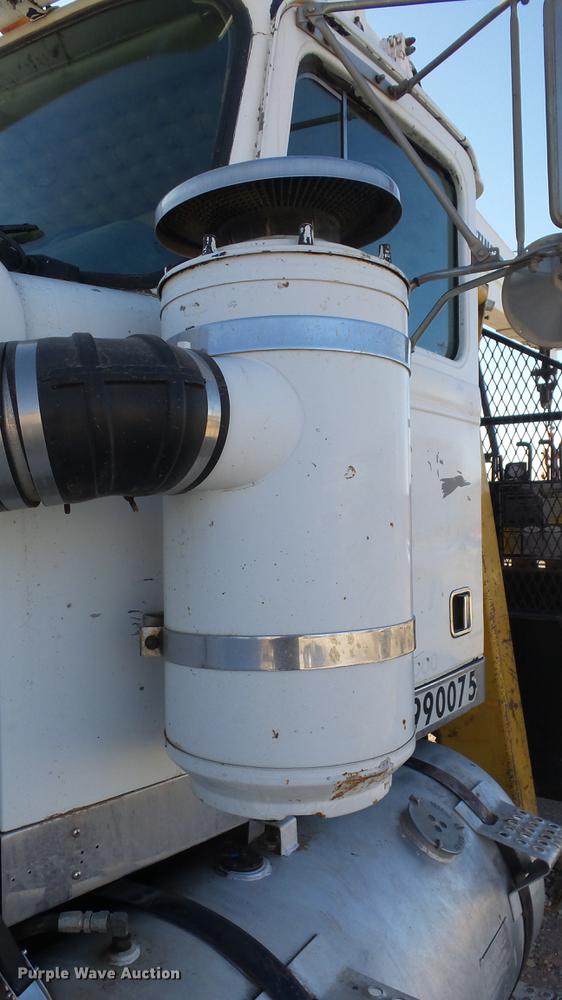 image for item DG2840 1985 Western Star 4900 crane truck