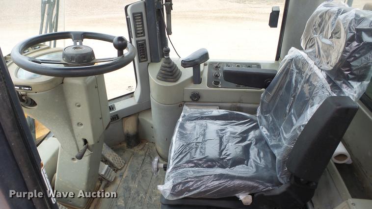 image for item DG2862 2000 Case 821C XR wheel loader