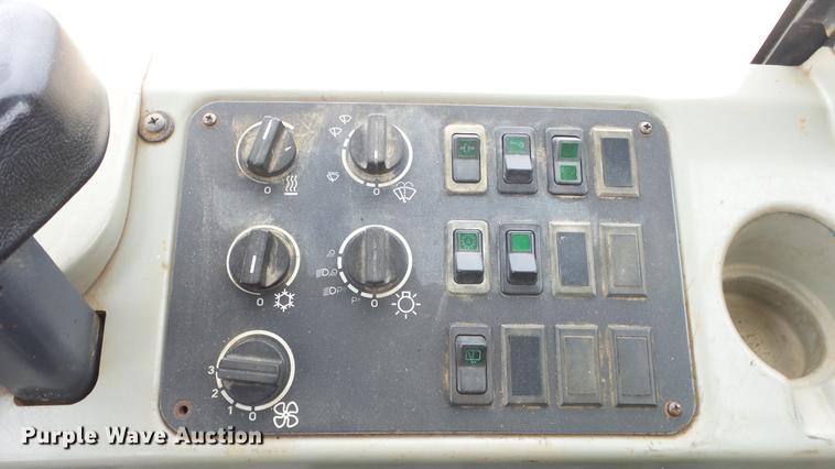 image for item DG2862 2000 Case 821C XR wheel loader