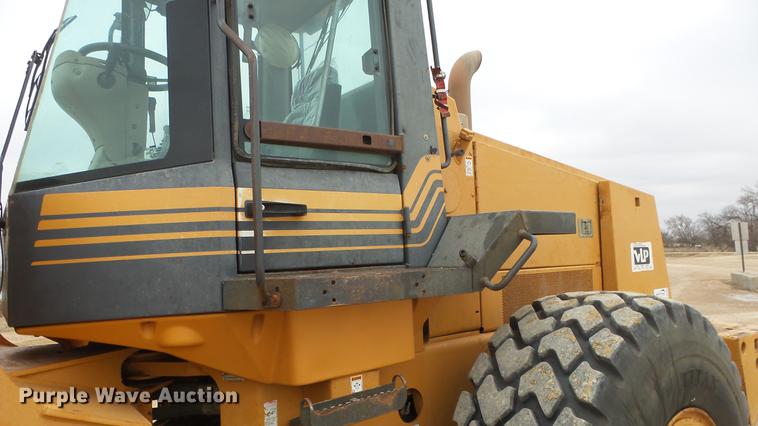 image for item DG2862 2000 Case 821C XR wheel loader