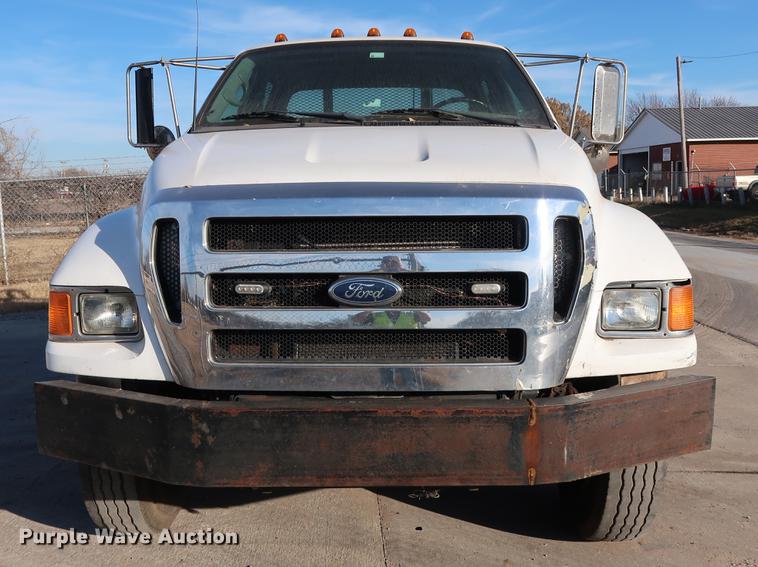 image for item DG3251 2005 Ford F750 Crew Cab flatbed truck