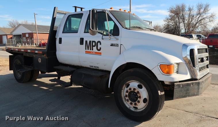 image for item DG3251 2005 Ford F750 Crew Cab flatbed truck