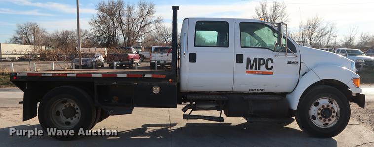 image for item DG3251 2005 Ford F750 Crew Cab flatbed truck