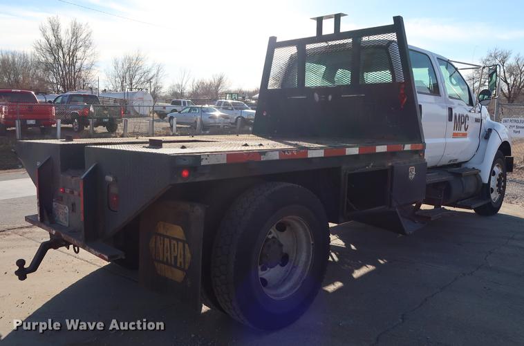image for item DG3251 2005 Ford F750 Crew Cab flatbed truck