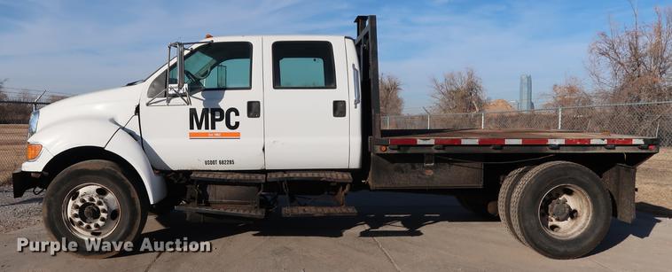 image for item DG3251 2005 Ford F750 Crew Cab flatbed truck