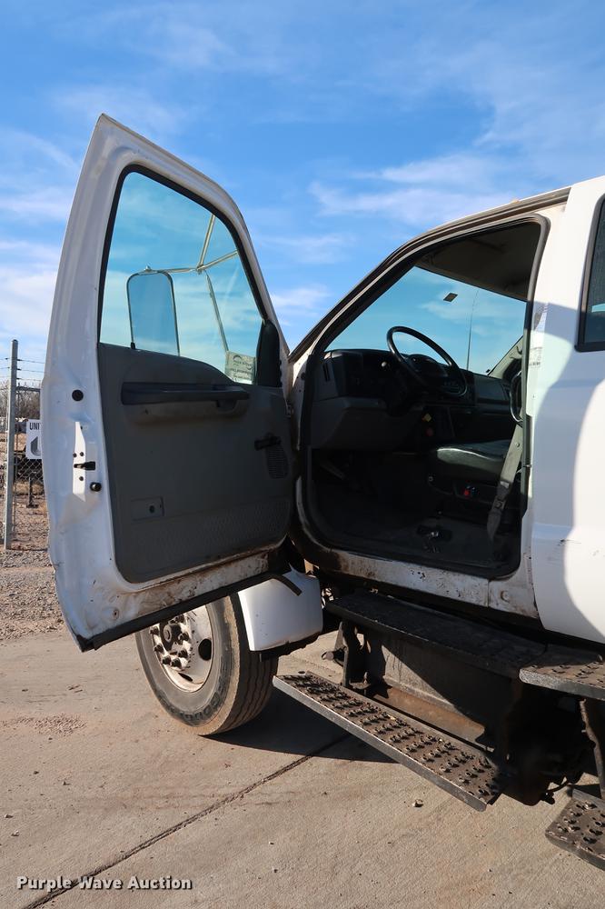 image for item DG3251 2005 Ford F750 Crew Cab flatbed truck