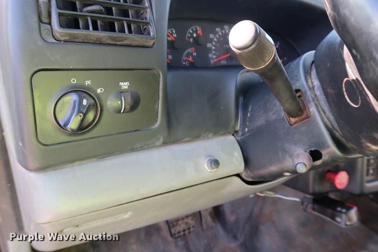 image for item DG3251 2005 Ford F750 Crew Cab flatbed truck