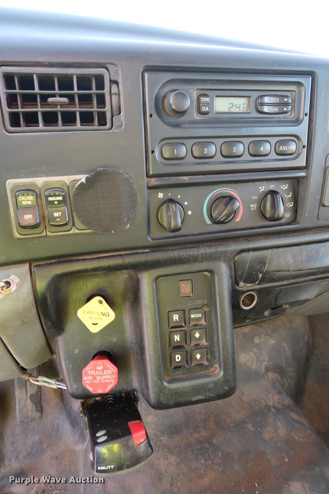 image for item DG3251 2005 Ford F750 Crew Cab flatbed truck