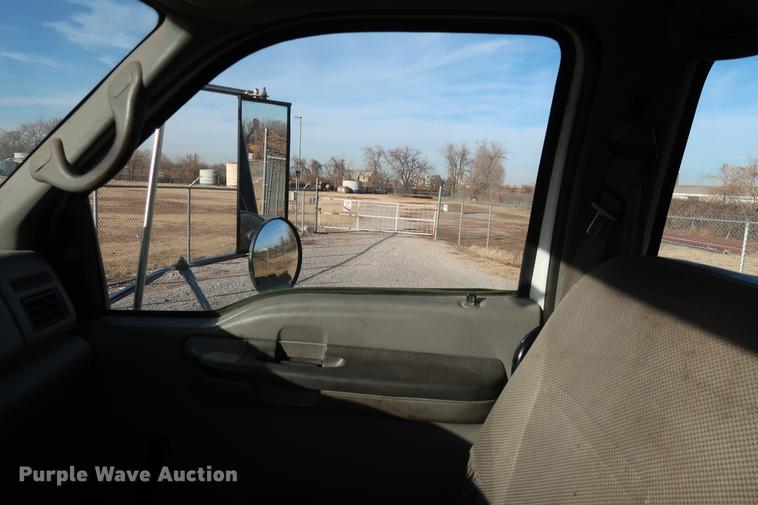 image for item DG3251 2005 Ford F750 Crew Cab flatbed truck