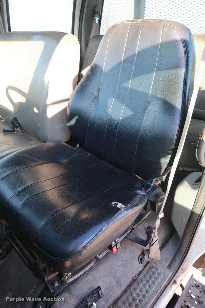 image for item DG3251 2005 Ford F750 Crew Cab flatbed truck