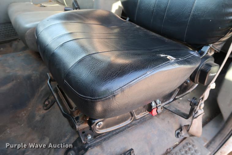 image for item DG3251 2005 Ford F750 Crew Cab flatbed truck