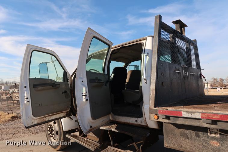 image for item DG3251 2005 Ford F750 Crew Cab flatbed truck