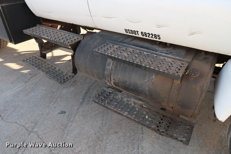 image for item DG3251 2005 Ford F750 Crew Cab flatbed truck