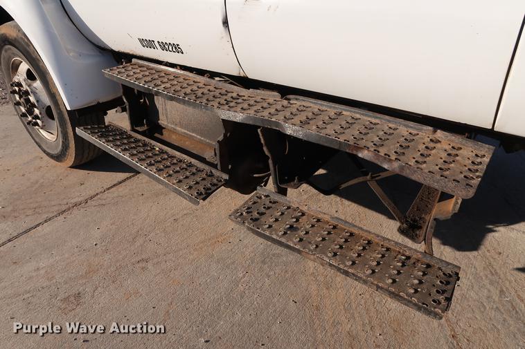 image for item DG3251 2005 Ford F750 Crew Cab flatbed truck