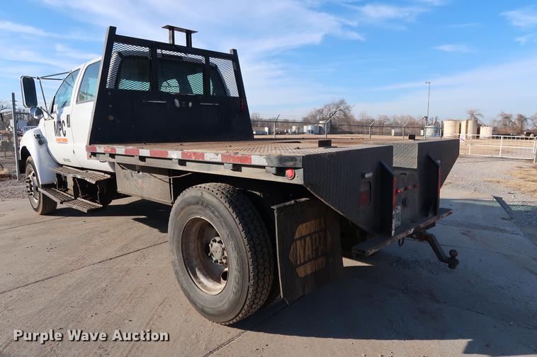 image for item DG3251 2005 Ford F750 Crew Cab flatbed truck