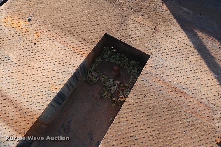 image for item DG3251 2005 Ford F750 Crew Cab flatbed truck