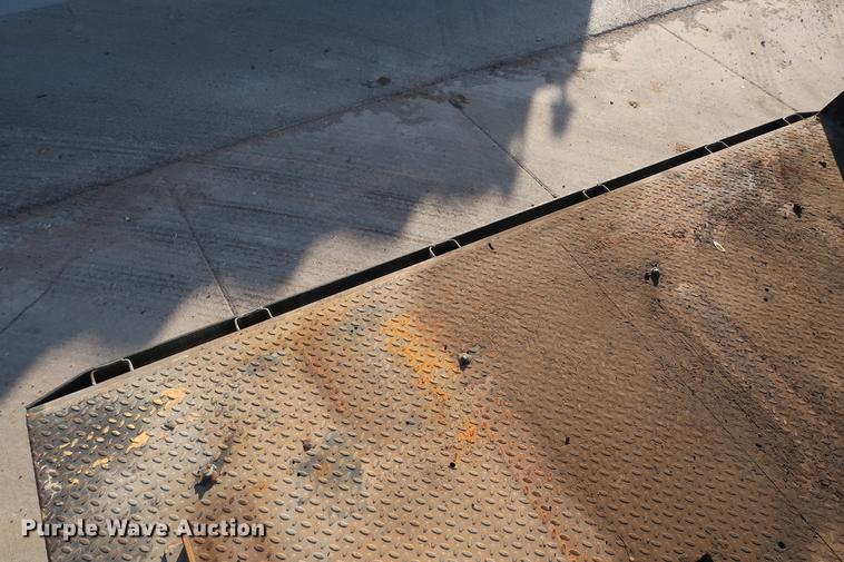 image for item DG3251 2005 Ford F750 Crew Cab flatbed truck