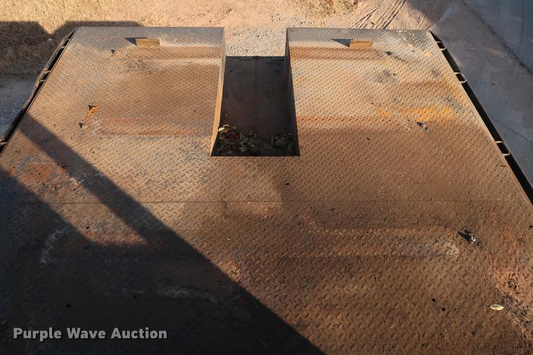 image for item DG3251 2005 Ford F750 Crew Cab flatbed truck