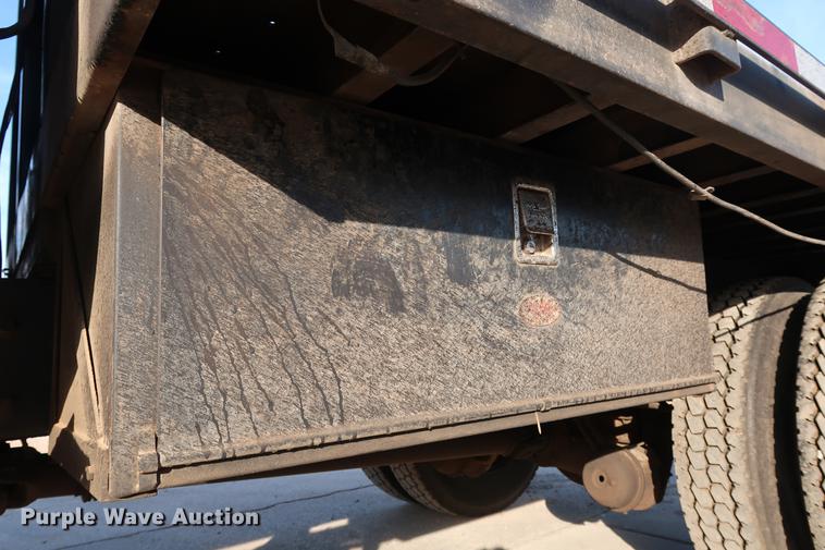 image for item DG3251 2005 Ford F750 Crew Cab flatbed truck