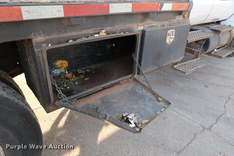 image for item DG3251 2005 Ford F750 Crew Cab flatbed truck