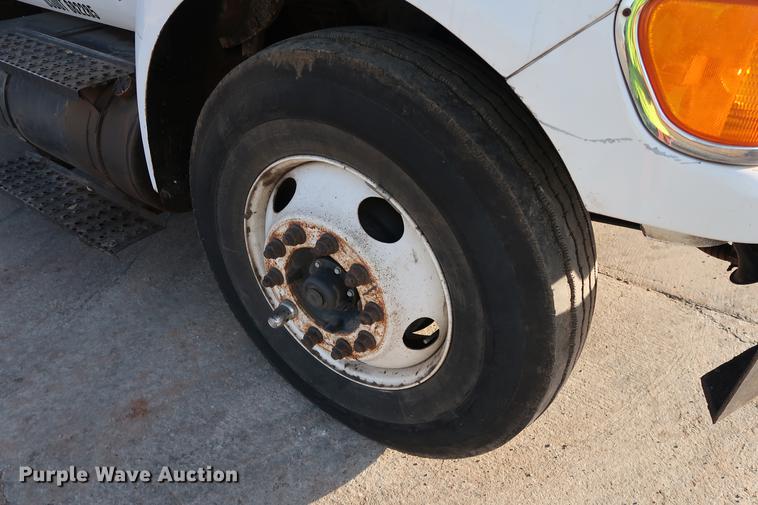 image for item DG3251 2005 Ford F750 Crew Cab flatbed truck