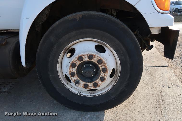 image for item DG3251 2005 Ford F750 Crew Cab flatbed truck