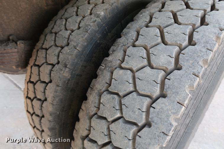 image for item DG3251 2005 Ford F750 Crew Cab flatbed truck