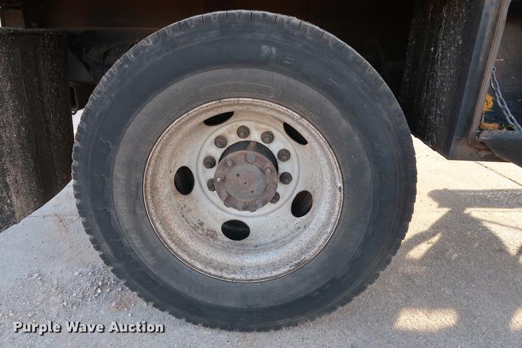 image for item DG3251 2005 Ford F750 Crew Cab flatbed truck