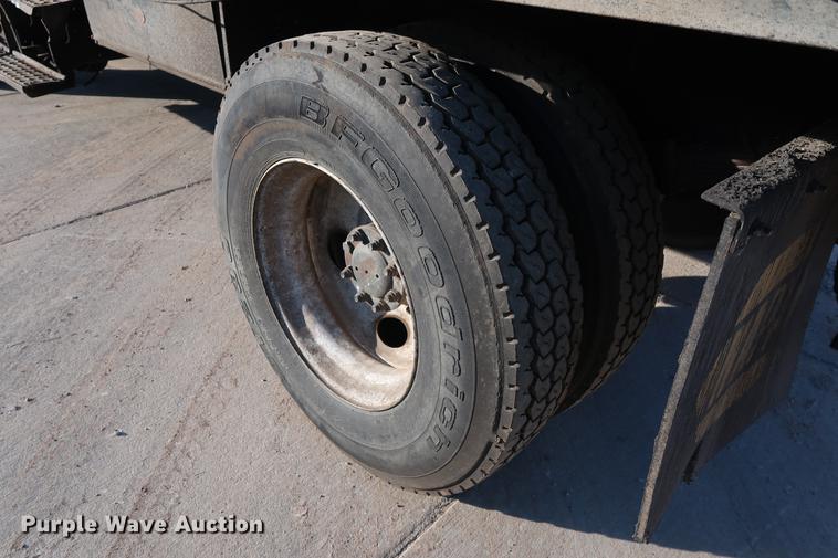 image for item DG3251 2005 Ford F750 Crew Cab flatbed truck